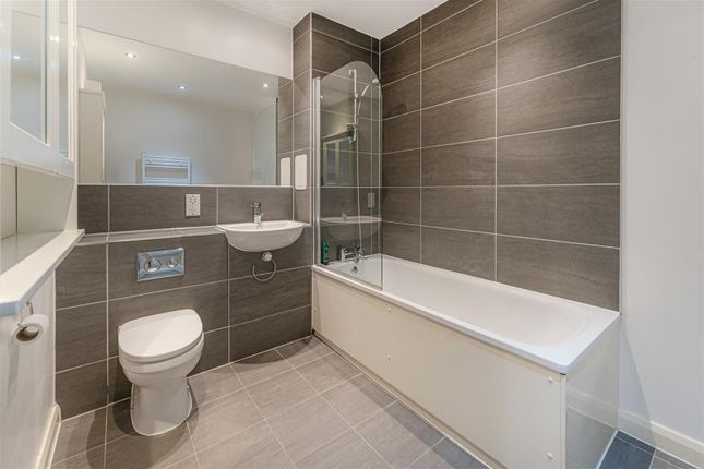 Flat for sale in Manston Court, London