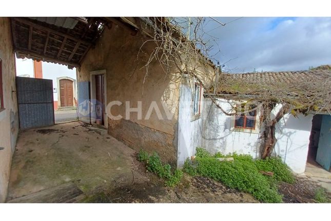 Detached house for sale in Almogadel, Chãos, Ferreira Do Zêzere