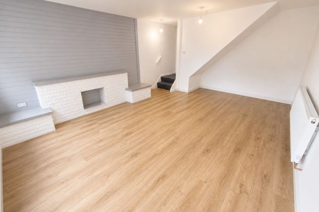 52 Downs Road, Luton, Bedfordshire photo 3