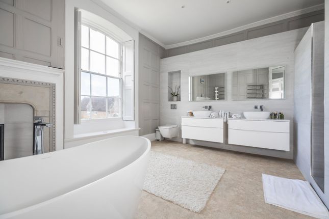 Principal Bathroom