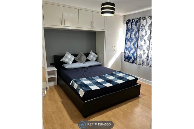 Room to rent in Scallows Close, Crawley