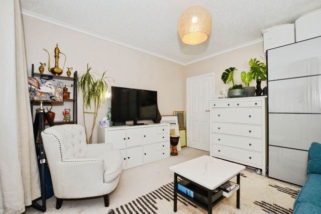 21, Oxhey Drive, Watford photo 4