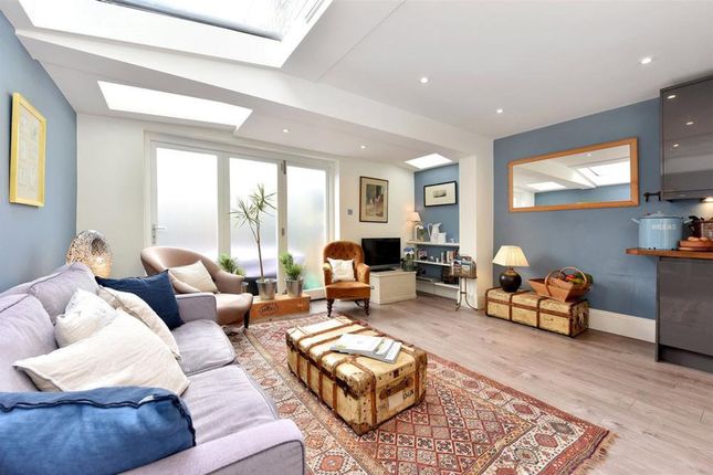 Ground Floor Flat, 23 Treadgold Street, London photo 3