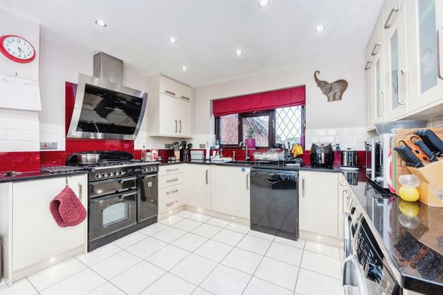 Detached house for sale in Charndon Close, Luton