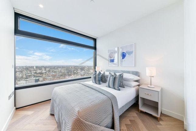 Flat for sale in Principal Tower, Shoreditch, London