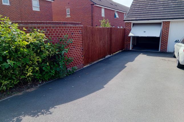 21, Girvan Drive, Lubbesthorpe photo 2
