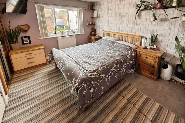 8 Bickerton Grove, Telford photo 4