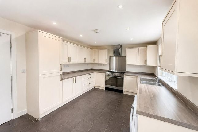 26 Sangha Close, Leicester photo 2