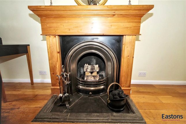 18, Upland Way, Surrey photo 4