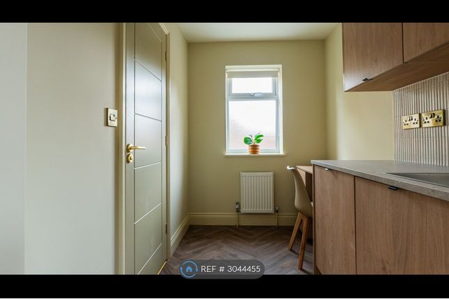 Rayleigh Avenue, Westcliff-On-Sea photo 4