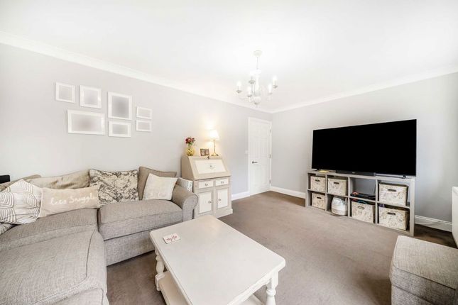 Flat 2, Wolsey Court, 2, Wolsey Road, Sunbury-On-Thames photo 2