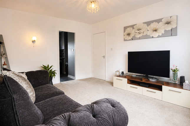 8, Longdales Place, New Carron, Falkirk photo 4
