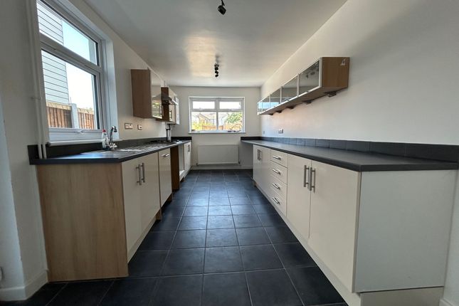 12 Landguard Road, Felixstowe photo 4