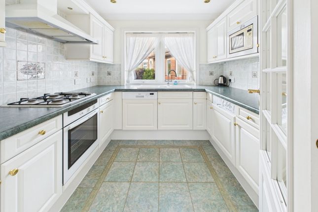 2 Holly Court, Newtown, Sidmouth photo 4