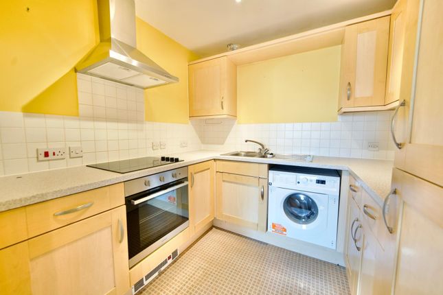 Flat 2, 8, Corscombe Close, Weymouth photo 4