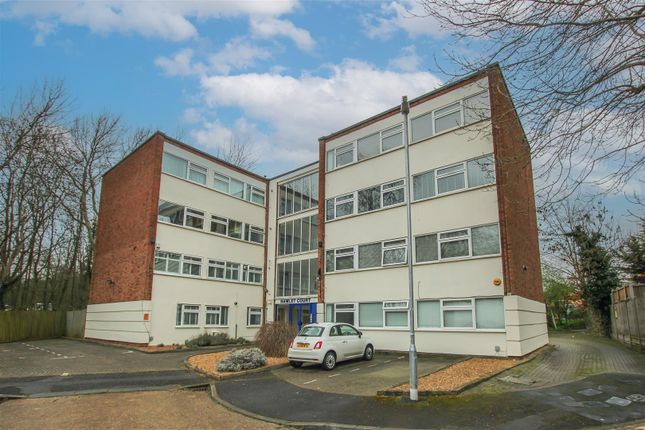 Thumbnail Flat for sale in Leonard Way, Brentwood