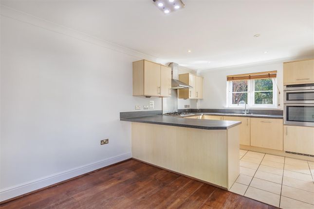 5, Park Side, Epping photo 3