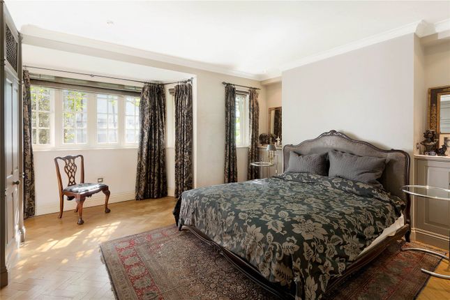 15, Cadogan Lane, London photo 2