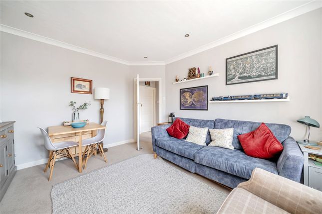 13, Dallington Close, Hersham photo 2