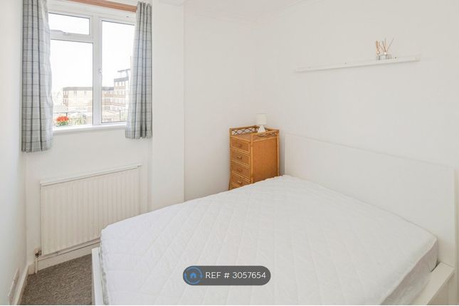 Flat, Thurleigh Court Nightingale Lane, London photo 4