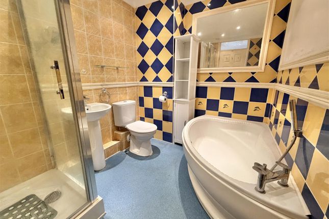 Flat 44, Parklands Court, Saxmundham Way, Clacton-On-Sea photo 3