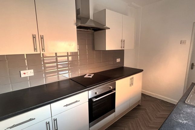 15a The Crescent, Willenhall photo 5