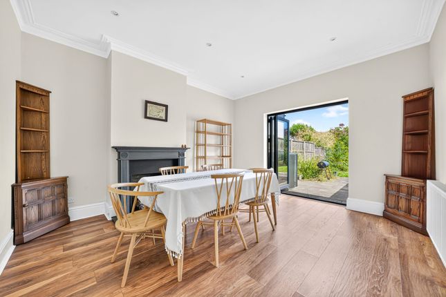 105 Monkhams Lane, Woodford Green photo 4