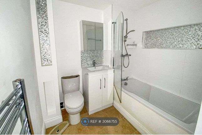 Flat, Nelson Gardens, Plymouth photo 3