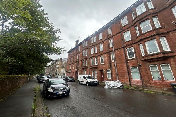 Thumbnail Flat to rent in 12 Station Road, Dumbarton