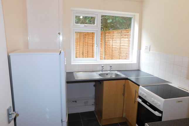 56, Heywood Drive, Luton photo 3