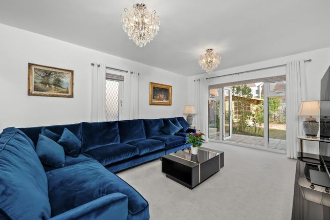 11, Botleys Road, Chertsey photo 3