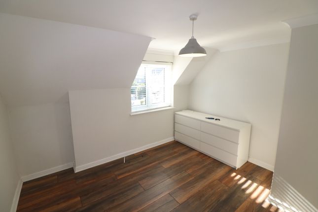 38, Basildon photo 5