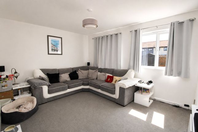 75, St. Lucia Park, Bordon photo 4