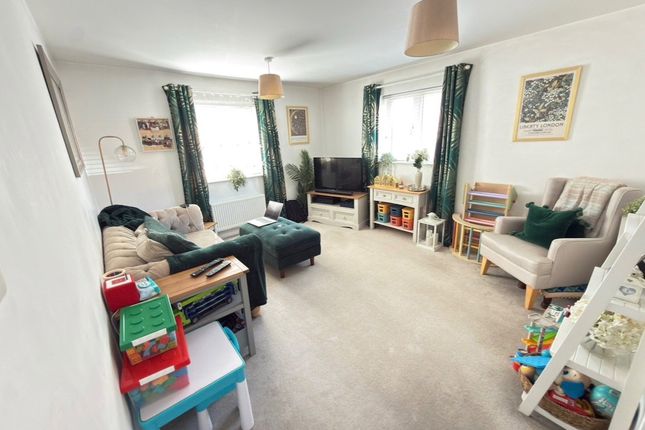 57,Flat 2, Santa Cruz Avenue, Milton Keynes photo 2