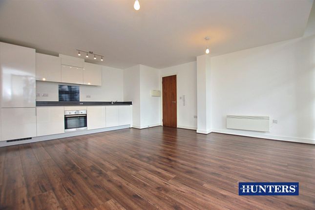 1-bed flat on The Landmark, Brierley Hill, £820/mo