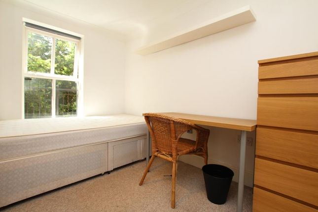6, Wren Close, Bristol photo 4
