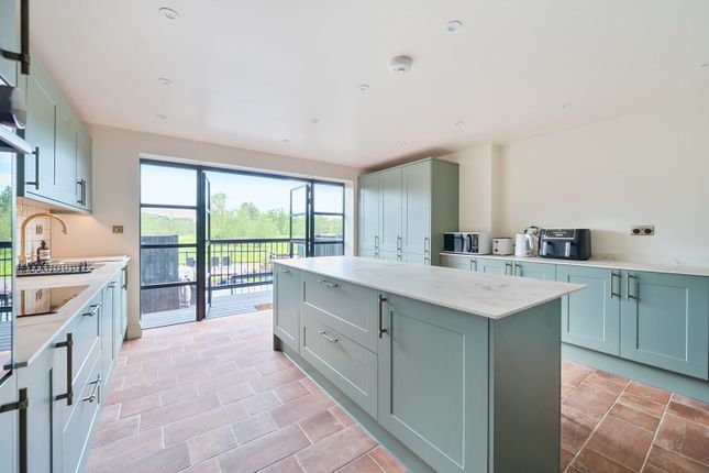 7, Tilt Road, Cobham photo 4
