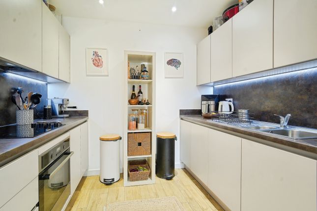 Flat 15/Gothenburg Court, Bailey Street, London photo 3