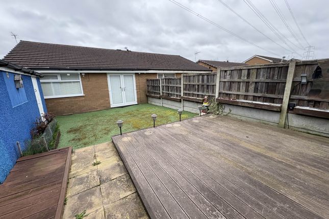 44, Ravenwood, Oldham photo 2