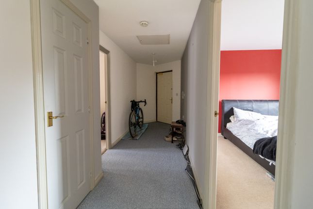 51, Yersin Court, Swindon photo 5