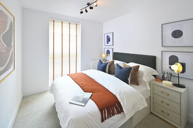 Town house for sale in Stoke Gardens, Slough
