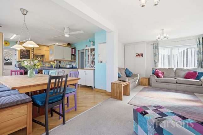 7 Lilley Close, Brentwood photo 3