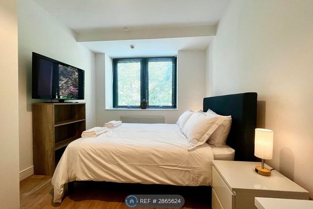 Flat, Greystoke House Brunswick Road, London photo 2