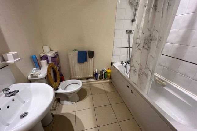 Flat for sale in Macarthur Close, Erith