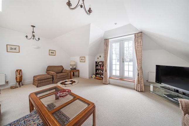 Flat for sale in Wellesley Court, Dukes Ride, Crowthorne, Berkshire