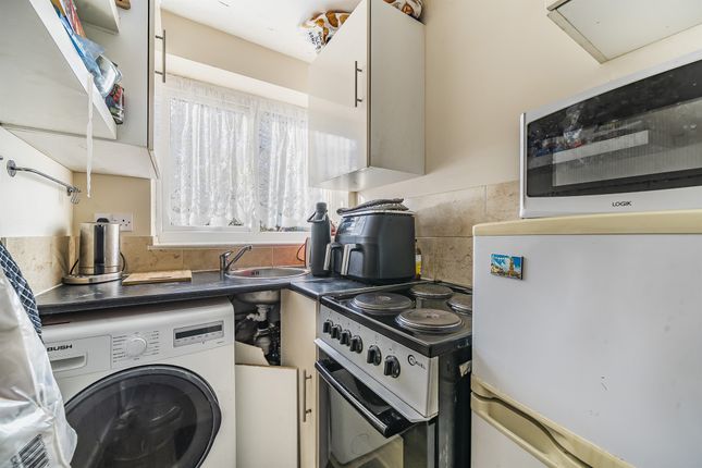 5, Romsey Court, London Road, Enfield photo 4