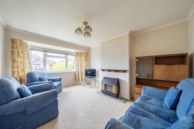 2, Lambert Close, Cheltenham photo 3