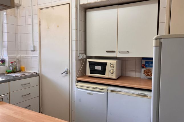 20 Hickes House, Harben Road, London photo 5