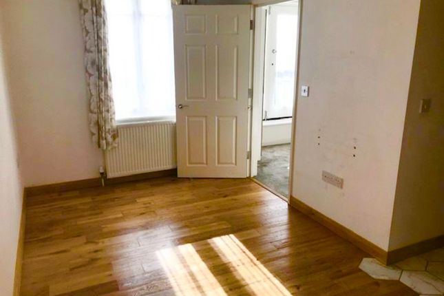 Flat to rent in Westcourt Road, Broadwater, Worthing