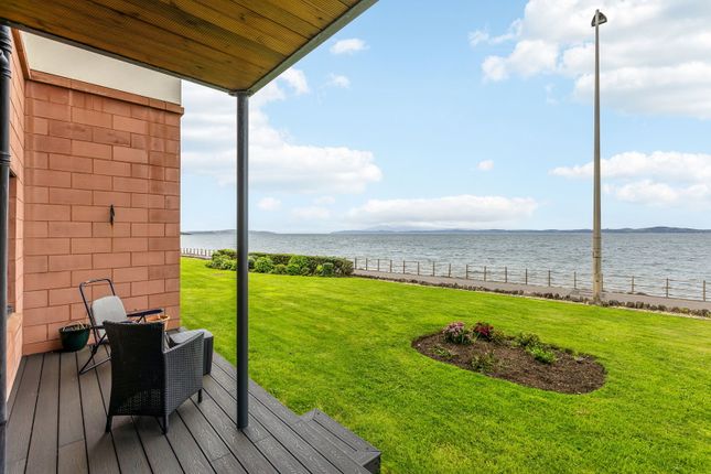18, The Shores, Skelmorlie photo 3